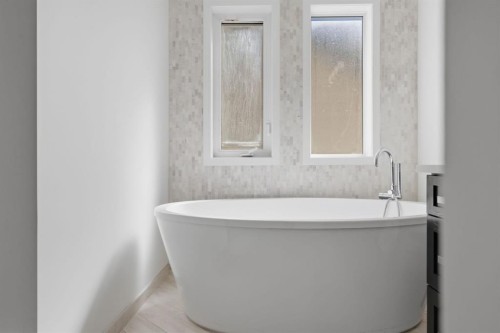 112 Evanston View Nw, Calgary, AB - Indoor Photo Showing Bathroom