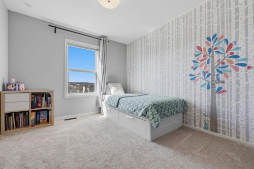 112 Evanston View Nw, Calgary, AB - Indoor Photo Showing Bedroom