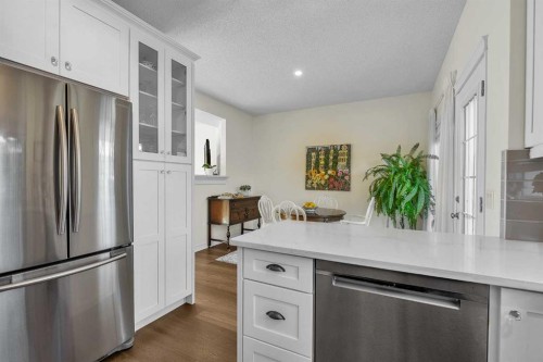 60 Inverness Square Se, Calgary, AB - Indoor Photo Showing Kitchen