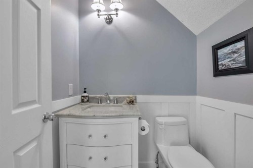 60 Inverness Square Se, Calgary, AB - Indoor Photo Showing Bathroom