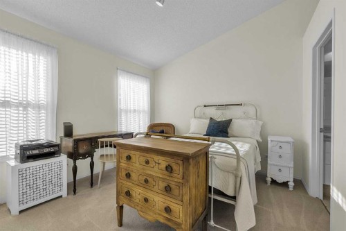 60 Inverness Square Se, Calgary, AB - Indoor