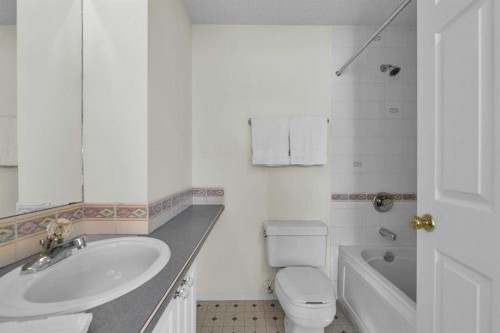 60 Inverness Square Se, Calgary, AB - Indoor Photo Showing Bathroom