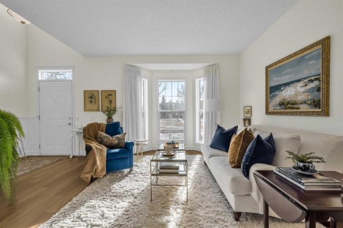 60 Inverness Square Se, Calgary, AB - Indoor Photo Showing Living Room