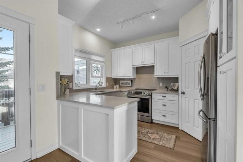 60 Inverness Square Se, Calgary, AB - Indoor Photo Showing Kitchen