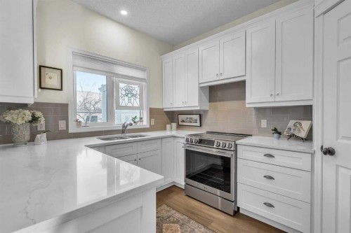 60 Inverness Square Se, Calgary, AB - Indoor Photo Showing Kitchen