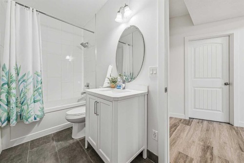 31 Jumping Pound Rise, Cochrane, AB - Indoor Photo Showing Bathroom