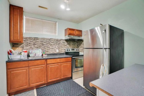 50 Hampstead Gardens Nw, Calgary, AB - Indoor Photo Showing Kitchen