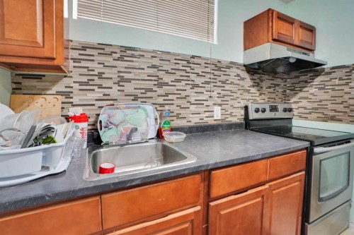 50 Hampstead Gardens Nw, Calgary, AB - Indoor Photo Showing Kitchen