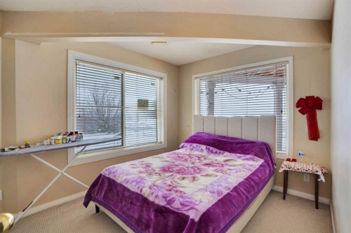 50 Hampstead Gardens Nw, Calgary, AB - Indoor Photo Showing Bedroom