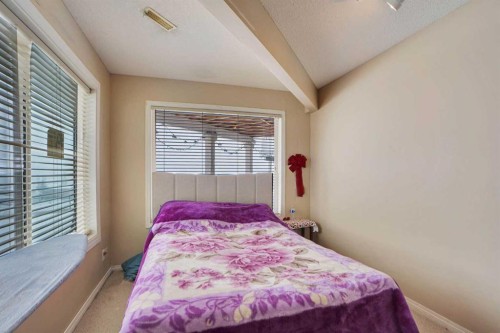 50 Hampstead Gardens Nw, Calgary, AB - Indoor Photo Showing Bedroom