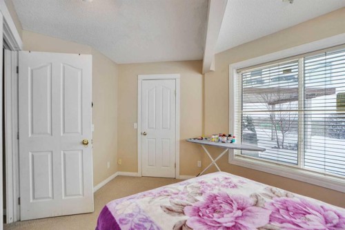 50 Hampstead Gardens Nw, Calgary, AB - Indoor Photo Showing Bedroom
