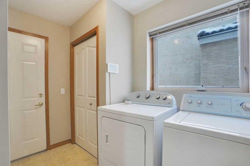 50 Hampstead Gardens Nw, Calgary, AB - Indoor Photo Showing Laundry Room
