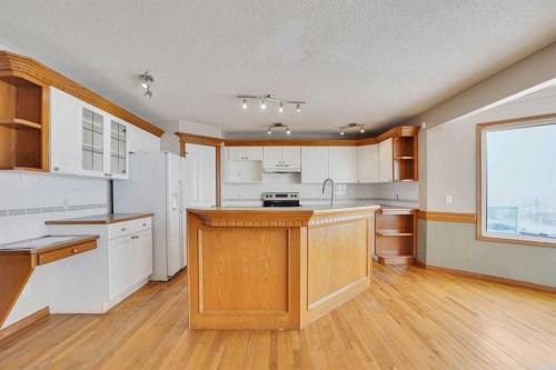 50 Hampstead Gardens Nw, Calgary, AB - Indoor Photo Showing Kitchen