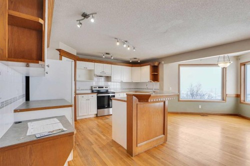 50 Hampstead Gardens Nw, Calgary, AB - Indoor Photo Showing Kitchen