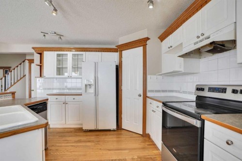 50 Hampstead Gardens Nw, Calgary, AB - Indoor Photo Showing Kitchen