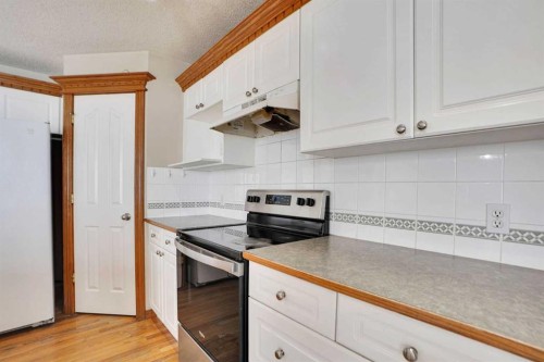 50 Hampstead Gardens Nw, Calgary, AB - Indoor Photo Showing Kitchen