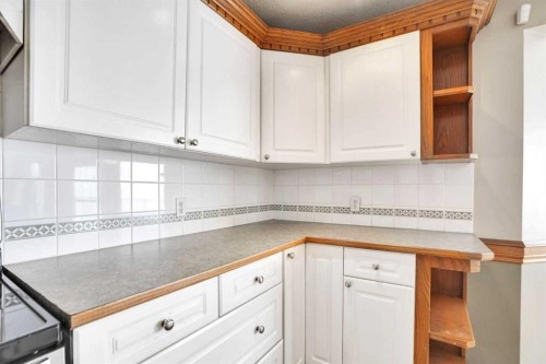 50 Hampstead Gardens Nw, Calgary, AB - Indoor Photo Showing Kitchen