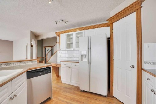 50 Hampstead Gardens Nw, Calgary, AB - Indoor Photo Showing Kitchen