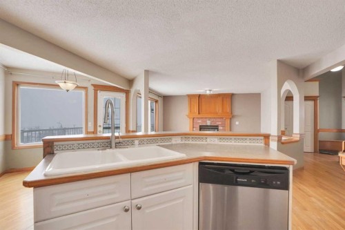 50 Hampstead Gardens Nw, Calgary, AB - Indoor Photo Showing Kitchen With Double Sink