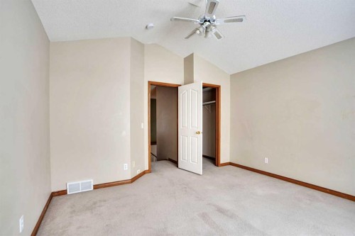 50 Hampstead Gardens Nw, Calgary, AB - Indoor Photo Showing Other Room