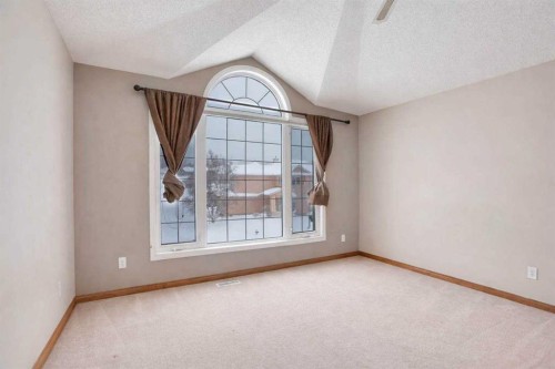 50 Hampstead Gardens Nw, Calgary, AB - Indoor Photo Showing Other Room