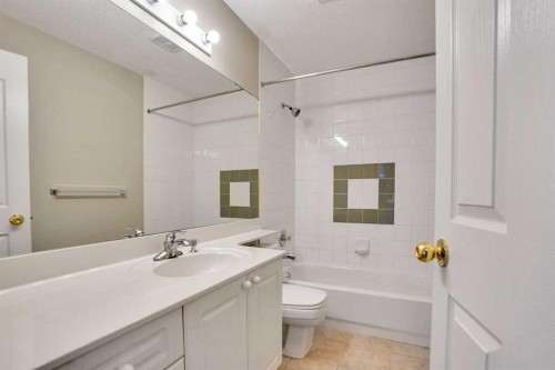 50 Hampstead Gardens Nw, Calgary, AB - Indoor Photo Showing Bathroom