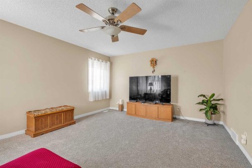 320 Evermeadow Road Sw, Calgary, AB - Indoor