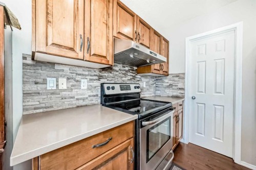 377 Cimarron Boulevard, Okotoks, AB - Indoor Photo Showing Kitchen With Upgraded Kitchen