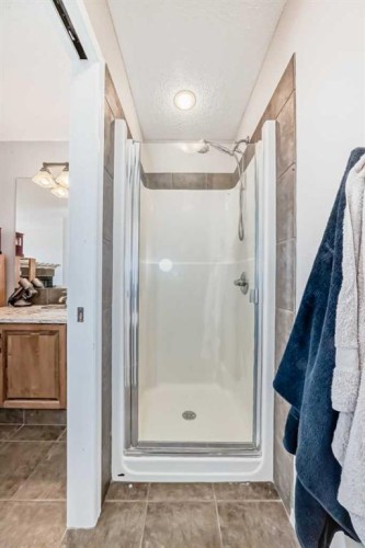 377 Cimarron Boulevard, Okotoks, AB - Indoor Photo Showing Bathroom