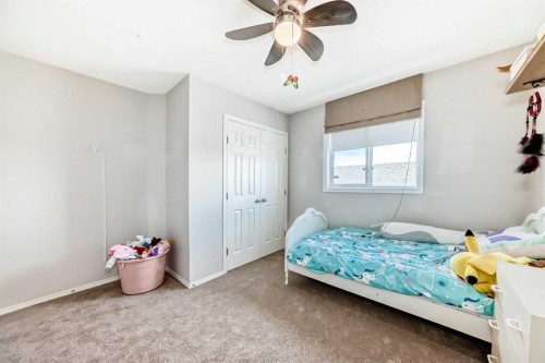 377 Cimarron Boulevard, Okotoks, AB - Indoor Photo Showing Bedroom