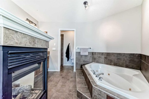 377 Cimarron Boulevard, Okotoks, AB - Indoor Photo Showing Bathroom