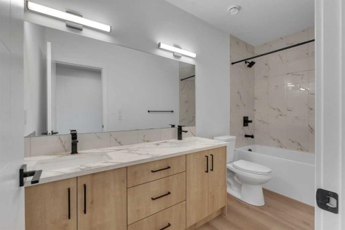 194 Muirfield Boulevard, Lyalta, AB - Indoor Photo Showing Bathroom