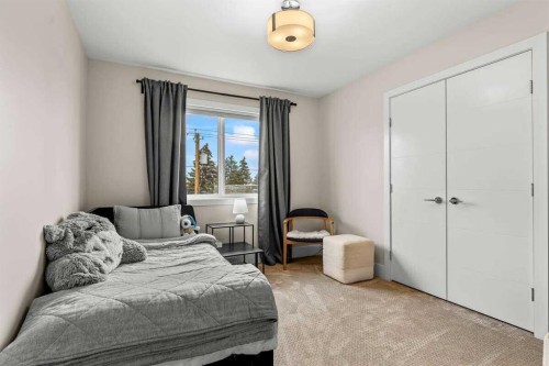 4128 7 Avenue Sw, Calgary, AB - Indoor Photo Showing Bedroom