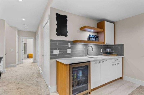 4128 7 Avenue Sw, Calgary, AB - Indoor Photo Showing Other Room