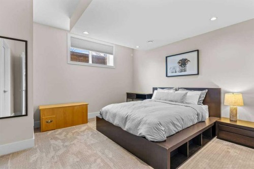 4128 7 Avenue Sw, Calgary, AB - Indoor Photo Showing Bedroom