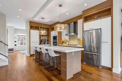 4128 7 Avenue Sw, Calgary, AB - Indoor Photo Showing Kitchen With Upgraded Kitchen