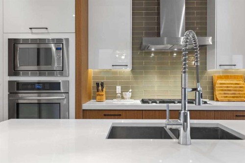 4128 7 Avenue Sw, Calgary, AB - Indoor Photo Showing Kitchen With Double Sink With Upgraded Kitchen