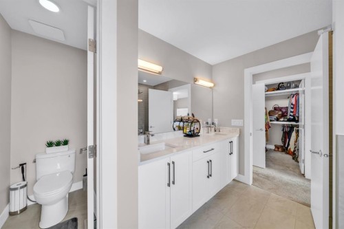 163 Sandpiper Bend, Chestermere, AB - Indoor Photo Showing Bathroom