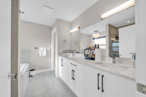 163 Sandpiper Bend, Chestermere, AB - Indoor Photo Showing Bathroom