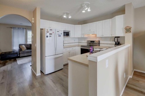 22 Tarington Landing Ne, Calgary, AB - Indoor Photo Showing Kitchen