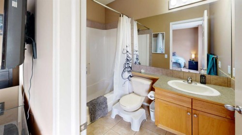 95 Covepark Place Ne, Calgary, AB - Indoor Photo Showing Bathroom