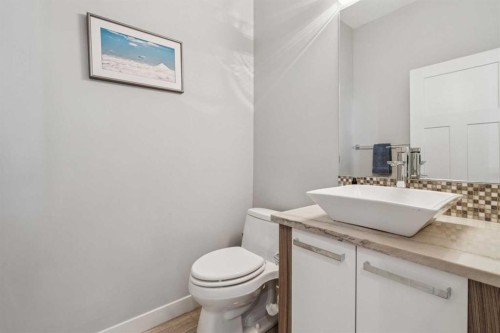 127 34 Street Nw, Calgary, AB - Indoor Photo Showing Bathroom