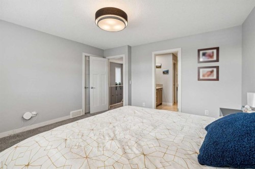 127 34 Street Nw, Calgary, AB - Indoor Photo Showing Bedroom