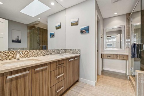 127 34 Street Nw, Calgary, AB - Indoor Photo Showing Bathroom