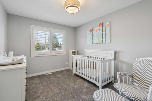 127 34 Street Nw, Calgary, AB - Indoor Photo Showing Bedroom