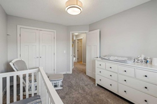 127 34 Street Nw, Calgary, AB - Indoor Photo Showing Bedroom