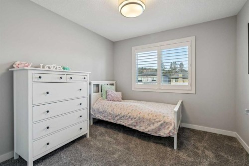 127 34 Street Nw, Calgary, AB - Indoor Photo Showing Bedroom