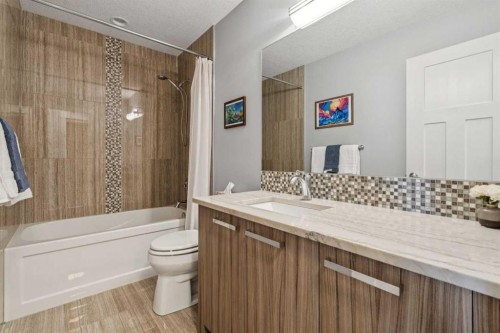 127 34 Street Nw, Calgary, AB - Indoor Photo Showing Bathroom