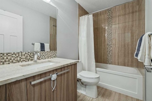 127 34 Street Nw, Calgary, AB - Indoor Photo Showing Bathroom