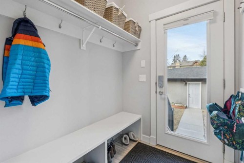 127 34 Street Nw, Calgary, AB - Indoor